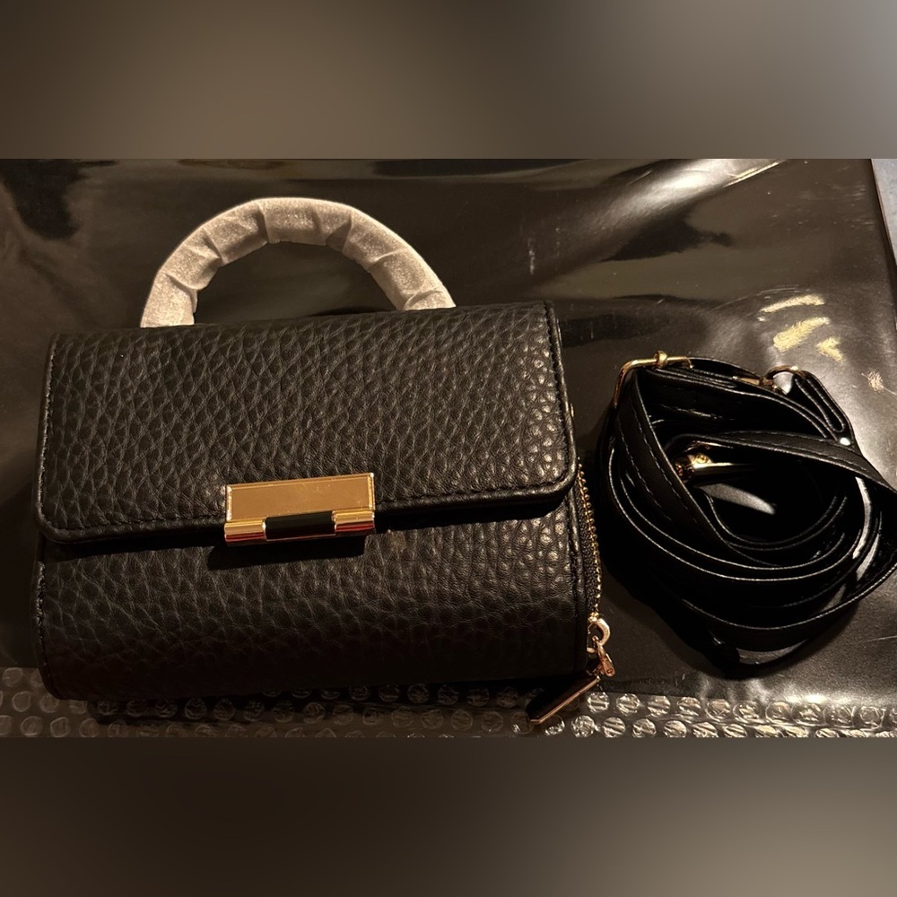 NWT Elegant Black Pebbled Vegan Leather Handbag with Crossbody Strap
